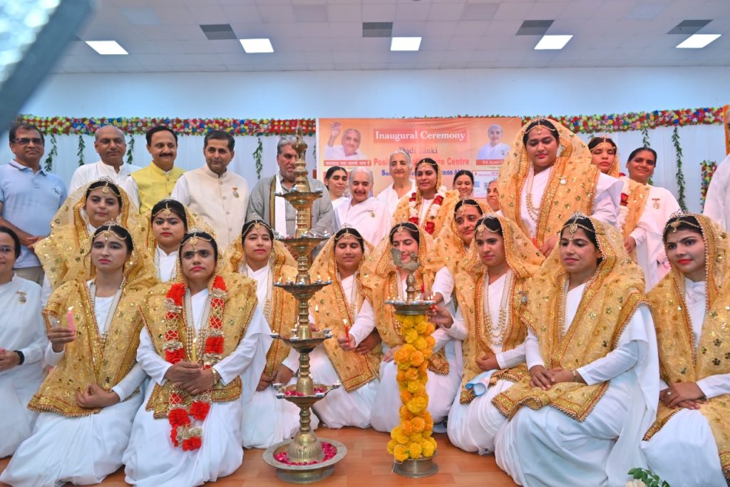 दादी जानकी पॉजिटिव हेल्थ केअर सेंटर का उद्धघाटन