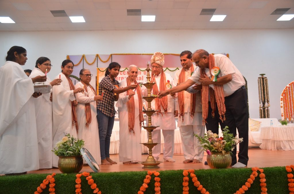 अंतरराष्ट्रीय युवा दिवस पर दादी मनोहर इंद्रा मैडिटेशन हॉल का उद्धघाटन